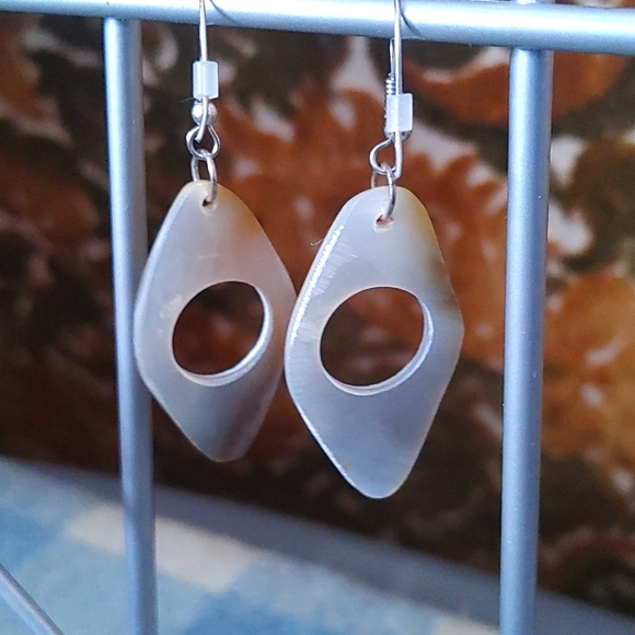 Earrings Natural shell geometric dangle - Picture 2 of 3